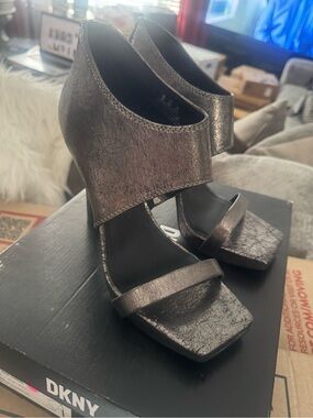 DKNY Black  Dave high Sandals High Heel Open-Toe Sandal with Metallic Heel